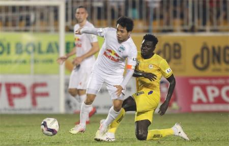 Diễn biến dịch Covid-19 phức tạp, Vòng 13 V-League 2021 tạm hoãn