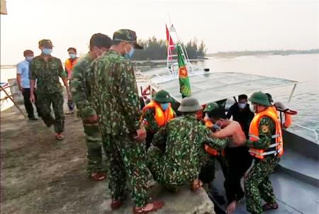 Tàu cá bị tàu hàng đâm chìm, 3 ngư dân được cứu vớt kịp thời