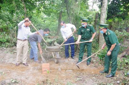Khánh thành, bàn giao nhà "Mái ấm biên cương" cho đồng bào nghèo biên giới