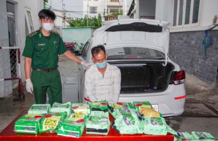 Hành trình bắt giữ đối tượng vận chuyển 20kg ma túy tổng hợp