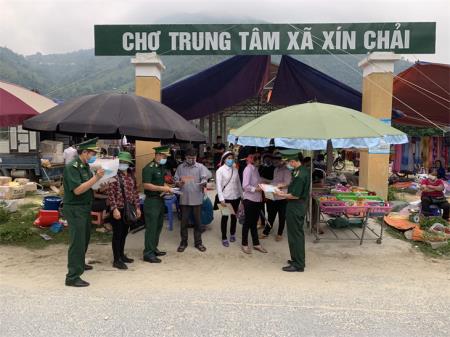 Quân dân chung tay phòng, chống dịch Covid-19 và chống xuất, nhập cảnh trái phép
