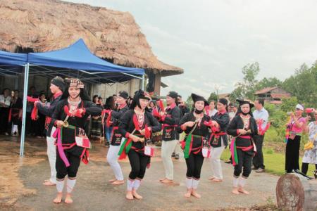 Bảo tồn, phát huy giá trị văn hóa truyền thống tốt đẹp của các dân tộc thiểu số gắn với phát triển du lịch