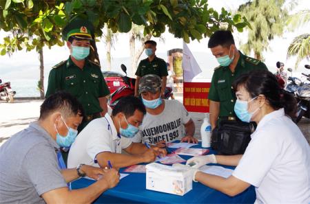 Toàn dân đồng lòng tham gia phòng, chống dịch Covid-19 và ngăn chặn xuất, nhập cảnh trái phép