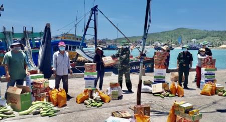 Hỗ trợ thực phẩm cho ngư dân trong vùng bị phong tỏa