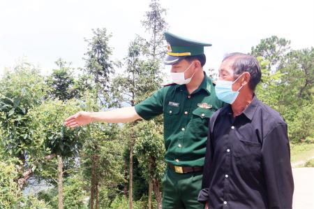 Người lính không mang quân hàm trên đỉnh núi Cổng Trời