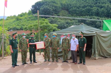 Trung tướng Đỗ Danh Vượng thăm, kiểm tra các tổ, chốt phòng, chống dịch Covid-19 tại tỉnh Lai Châu