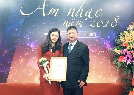 Nữ nhạc sĩ Tày say điệu dân ca