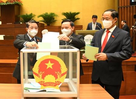 Quốc hội kiện toàn các chức danh Chủ tịch Hội đồng Dân tộc, Chủ nhiệm các ủy ban và Tổng kiểm toán Nhà nước