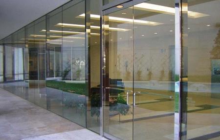 Địa chỉ cung cấp kính cường lực chính hãng giá rẻ - Showroom Decor