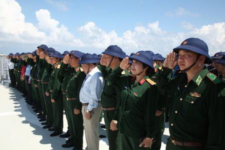Rưng rưng mùa hoa tri ân trên biển