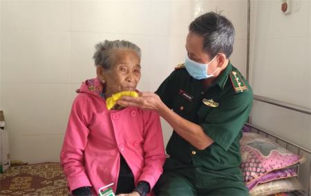 Niềm vui của Mẹ Việt Nam Anh hùng Hồ Thị Miết