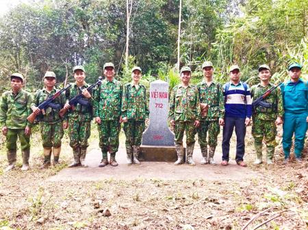 Anh ngã xuống cho biên cương thêm xanh