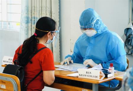 Nỗ lực đảm bảo an toàn quy trình tiêm chủng vaccine Covid-19 cho người dân