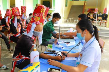 Người dân tộc thiểu số ở Bình Liêu được tiêm mũi 2 vaccine phòng Covid-19
