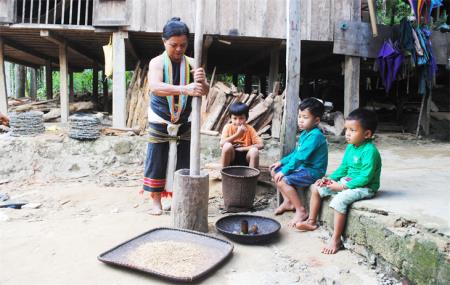 Nét đẹp trong trang phục của phụ nữ Ca Dong