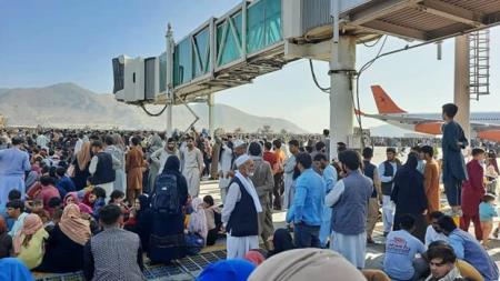 Sân bay Kabul hỗn loạn, Taliban kiểm soát 90% trụ sở cơ quan chính phủ