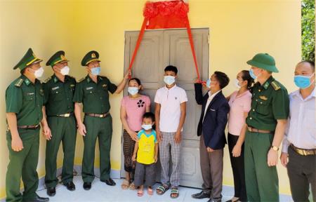 Quảng Trị: Bàn giao “Mái ấm biên cương” cho hộ nghèo huyện Hướng Hóa