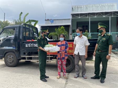 Chung tay chăm lo cho người nghèo nơi biên giới bị ảnh hưởng bởi dịch Covid-19