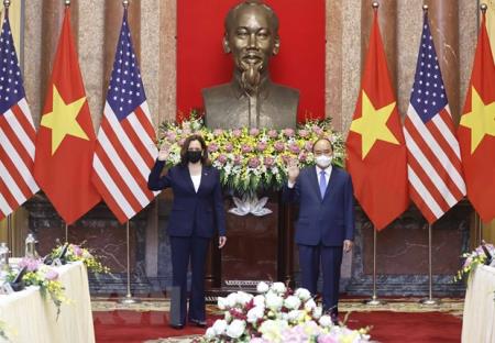 Chủ tịch nước Nguyễn Xuân Phúc tiếp Phó Tổng thống Hoa Kỳ Harris