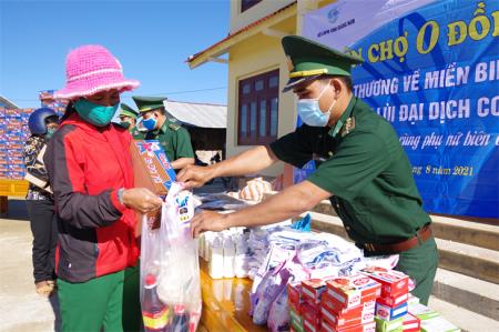 “Phiên chợ 0 đồng” mang yêu thương về miền biên giới