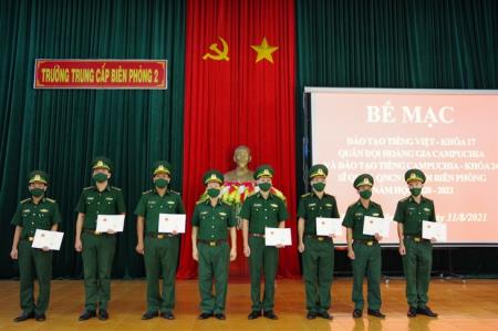 Trường Trung cấp Biên phòng 2 bế mạc các khóa đào tạo tiếng Việt và tiếng Campuchia