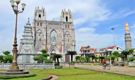 Lộng lẫy Phú Nhai, Tiểu Vương cung Thánh đường lớn nhất Đông Nam Á