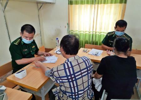 Đẩy mạnh tiêm vaccine phòng Covid-19 cho đồng bào biên giới tại Móng Cái