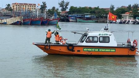 Bão số 5 cách bờ biển Quảng Trị-Quảng Nam hơn 200km, Trung Bộ mưa to