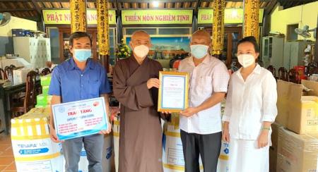 Phật giáo Bình Dương trao tặng thuốc và thiết bị vật tư y tế cho Ủy ban MTTQ Việt Nam tỉnh Bình Dương