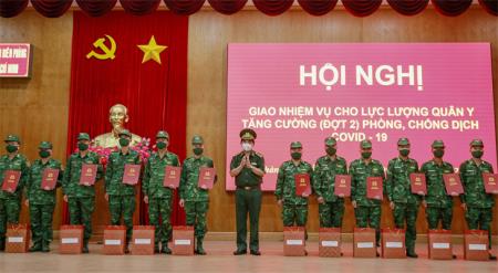 Tiếp nhận lực lượng quân y hỗ trợ công tác phòng, chống dịch Covid-19