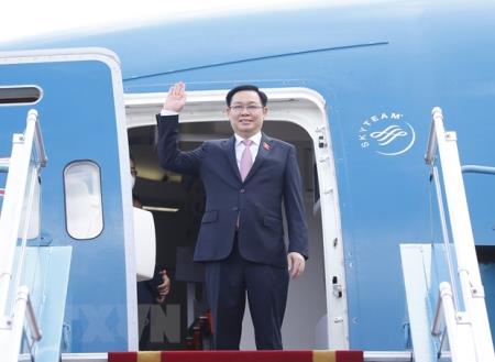 Chủ tịch Quốc hội đến Helsinki, bắt đầu thăm chính thức Cộng hòa Phần Lan