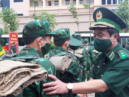 Thầy thuốc quân hàm xanh trên hành trình “chia lửa” nơi tuyến đầu chống dịch
