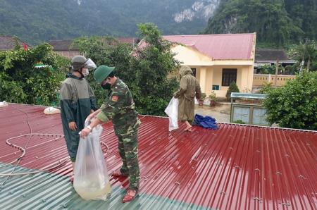 Hỗ trợ đồng bào Rục ứng phó với bão số 5