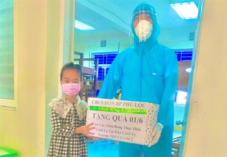 Điểm tựa thân thương của trẻ em trong khu cách ly phòng, chống dịch