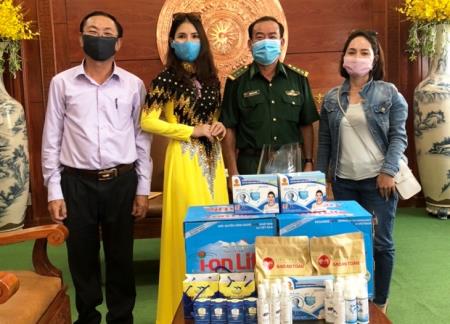 Trao tặng hơn 40 suất quà cho gia đình hội viên bị ảnh hưởng bởi dịch Covid-19