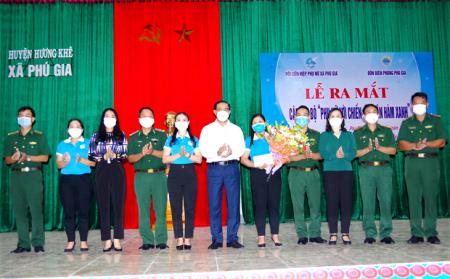 Ra mắt Câu lạc bộ "Phụ nữ với chiến sĩ quân hàm xanh"