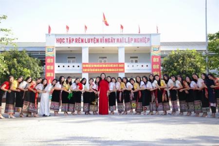 Một trường dân tộc nội trú có 36 em đỗ đại học với 30 điểm trở lên