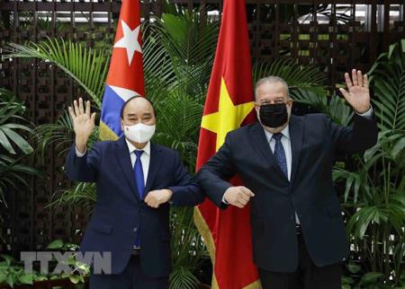 Chủ tịch nước Nguyễn Xuân Phúc hội kiến Thủ tướng Cuba