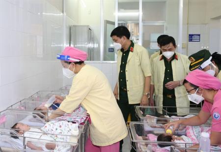 Quân ủy Trung ương, Bộ Quốc phòng tặng quà trẻ sơ sinh có hoàn cảnh khó khăn do dịch Covid-19 nhân dịp Tết Trung thu