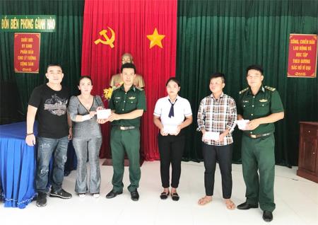 Quả ngọt từ mô hình “Nâng bước em tới trường”