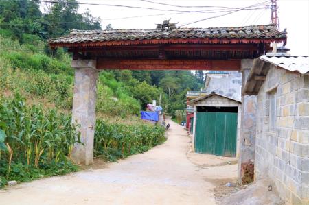 Gắn bảo tồn bản sắc văn hóa để phát triển