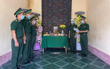 Cán bộ Biên phòng chịu tang bố ruột nơi tuyến đầu chống dịch