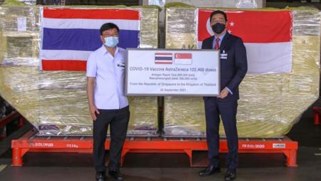 Singapore hỗ trợ Thái Lan vaccine, Indonesia hạn chế người nhập cảnh