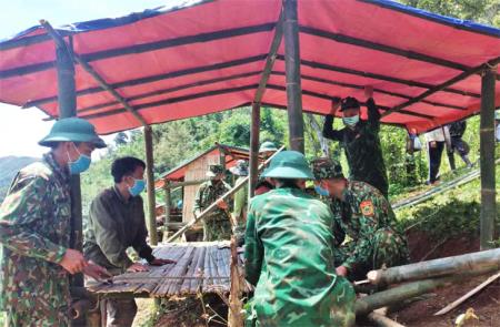 Nhân dân biên giới dựng lán, lập khu cách ly phòng, chống dịch Covid-19