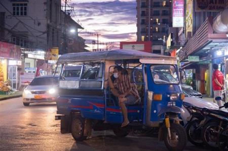 Số ca mắc mới ở Lào tăng, Nhật Bản có thể kéo dài tình trạng khẩn cấp