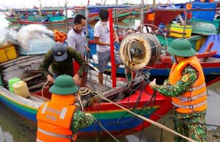 Chủ động đối phó với bão Conson, đảm bảo an toàn cho tàu, thuyền vào neo đậu