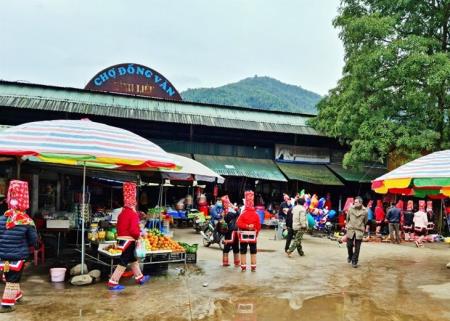 Độc đáo chợ phiên trên lưng núi Quảng Nam Châu