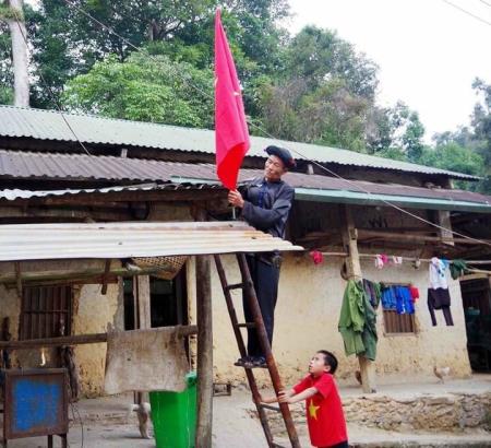 Đảng, Bác Hồ trong trái tim đồng bào Hà Nhì