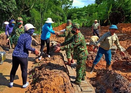 Những người dệt nắng biên cương