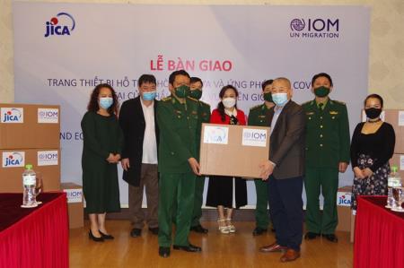 Bàn giao trang thiết bị ứng phó và phòng ngừa dịch Covid-19 tại cửa khẩu và khu vực biên giới tỉnh Nghệ An
